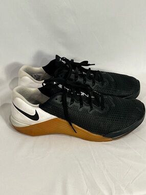 Nike Metcon 5 Men’s Black White and Gum Athletic Training Shoes Size 10.5